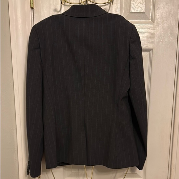 The Limited “The Perfect Travel Suit” Black Blazer Classic Tailored Design - Picture 4 of 11